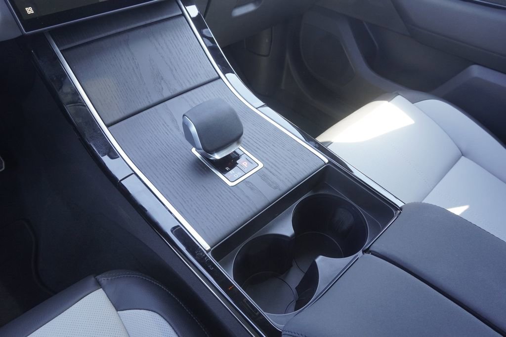 New 2026 Land Rover Range Rover Velar Dynamic SE image 14