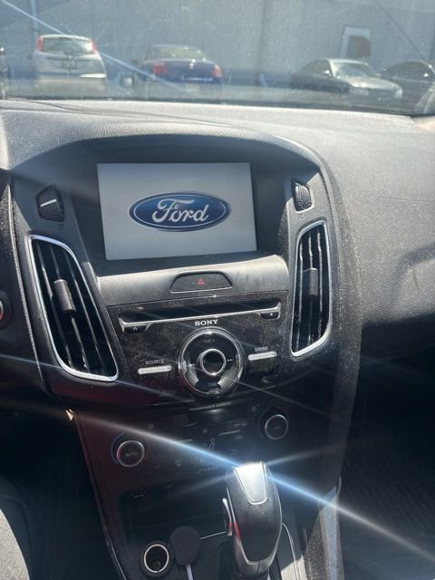 Used 2015 Ford Focus Titanium w/ Titanium Cold Weather Package FWD image 12