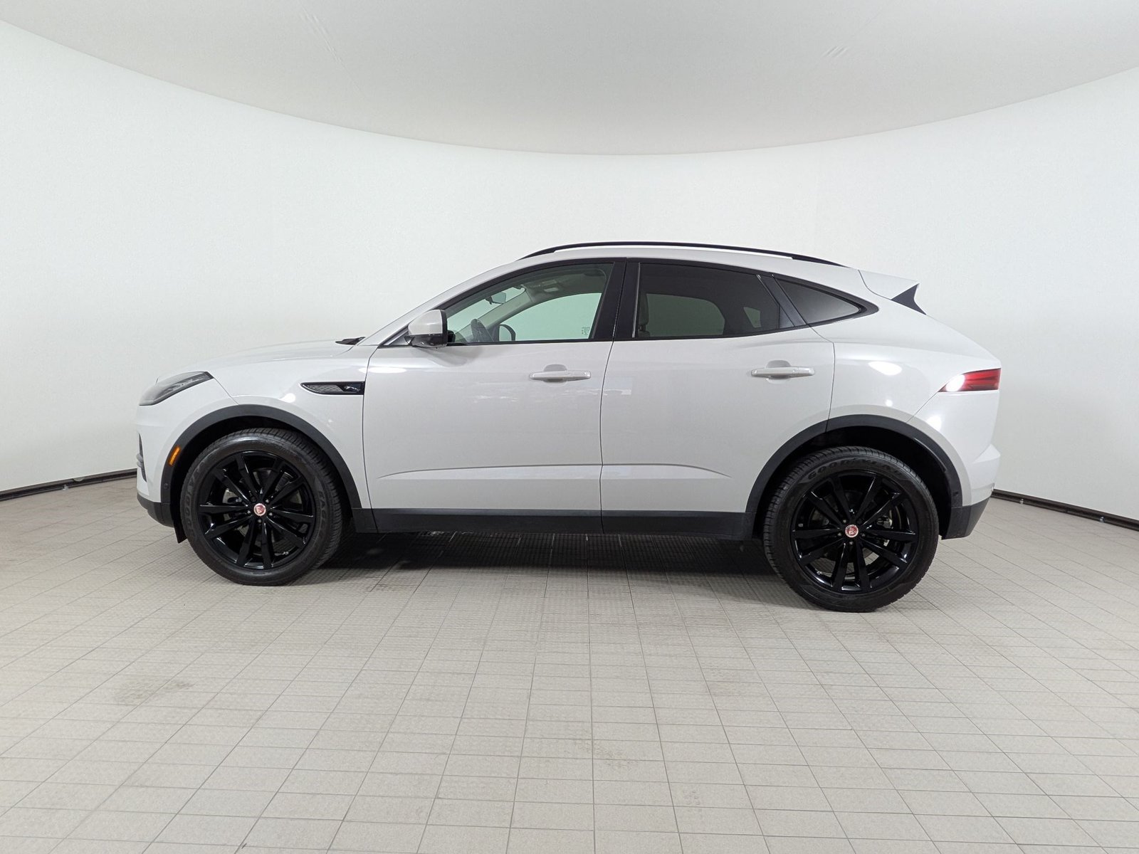 Used 2021 Jaguar E-PACE SE AWD/4WD image 2