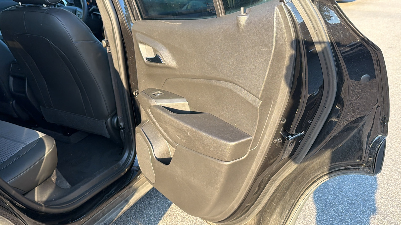 Used 2025 Chevrolet Trax LT FWD image 20