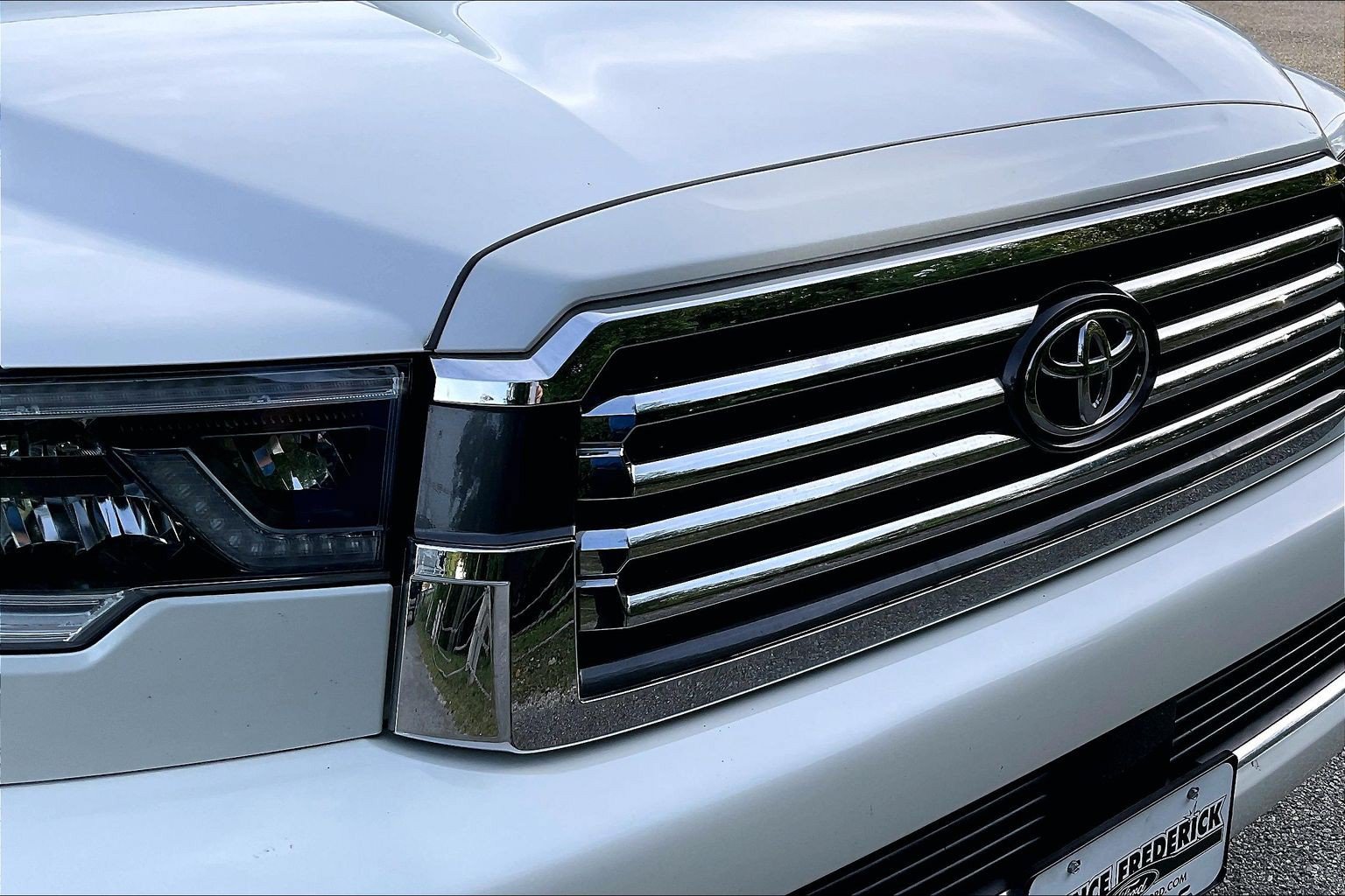 Used 2021 Toyota Sequoia Platinum AWD/4WD image 31