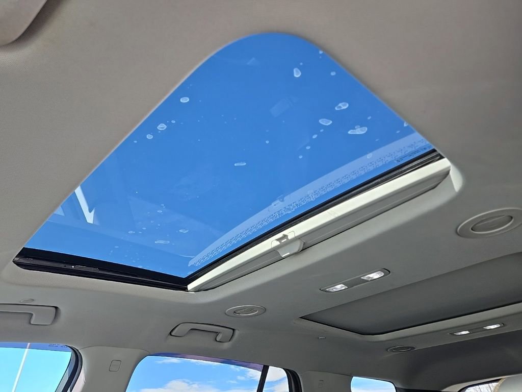 Used 2020 Chevrolet Traverse RS image 39