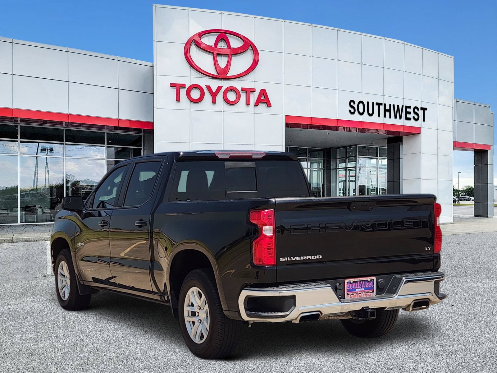 Used 2020 Chevrolet Silverado 1500 LT AWD/4WD image 4