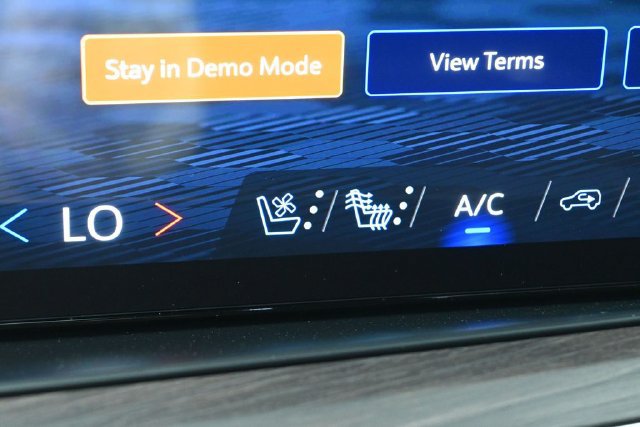 New 2026 Chevrolet Suburban Premier w/ Sun And Tow Package AWD/4WD image 26
