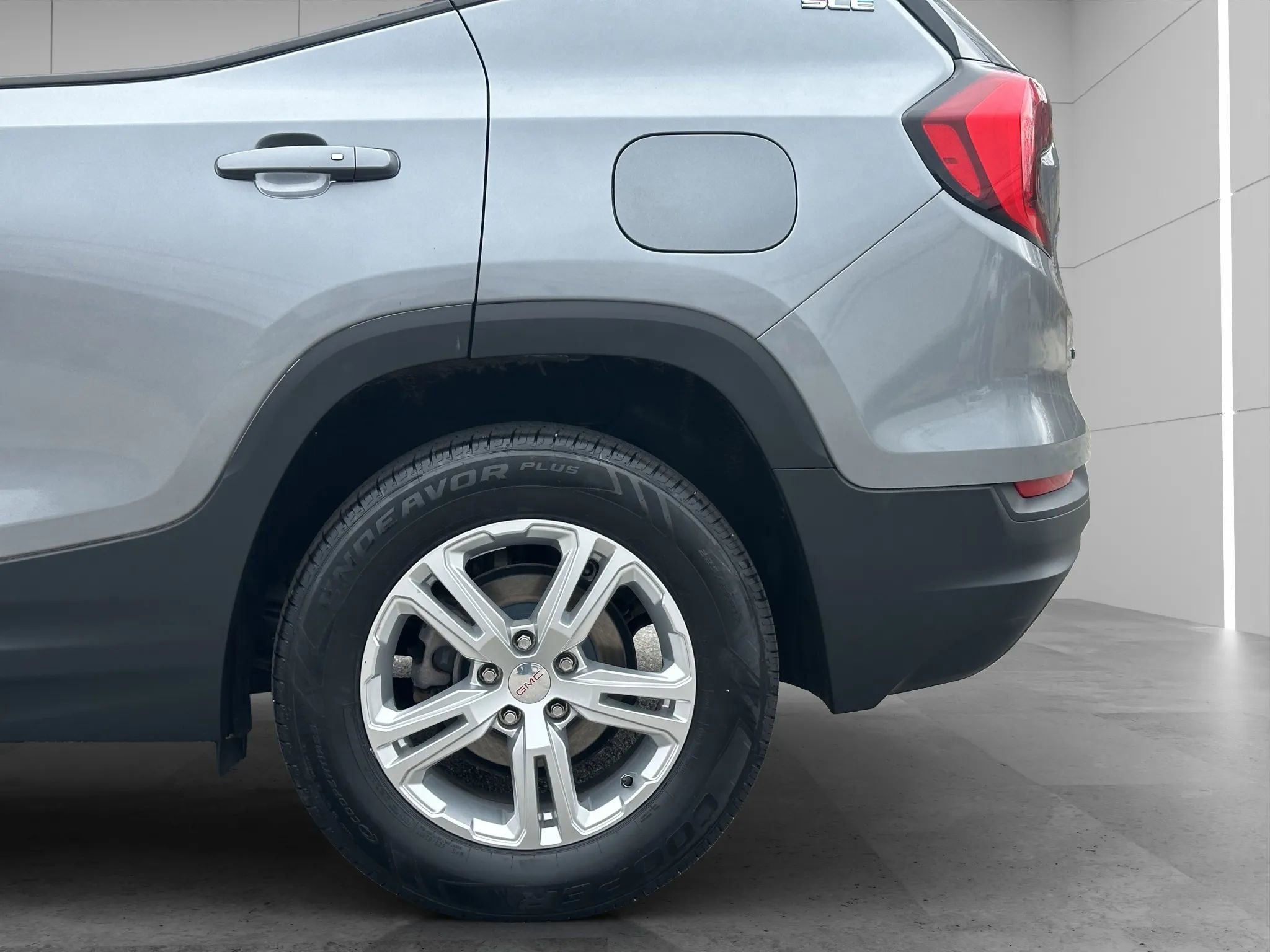 Used 2020 GMC Terrain SLE w/ Driver Convenience Package AWD/4WD image 23