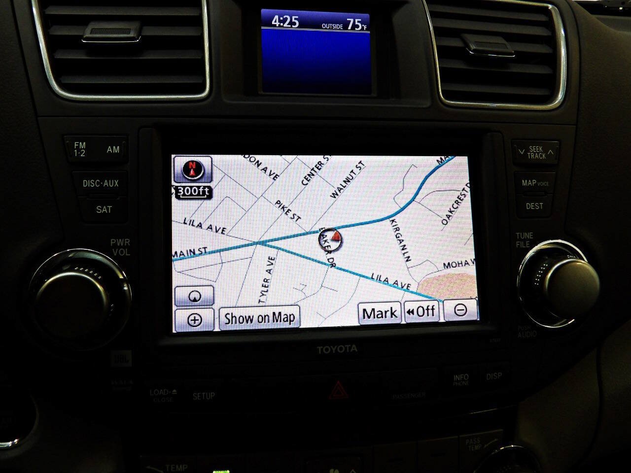 Used 2012 Toyota Highlander Limited w/ Tow Pkg AWD/4WD image 18
