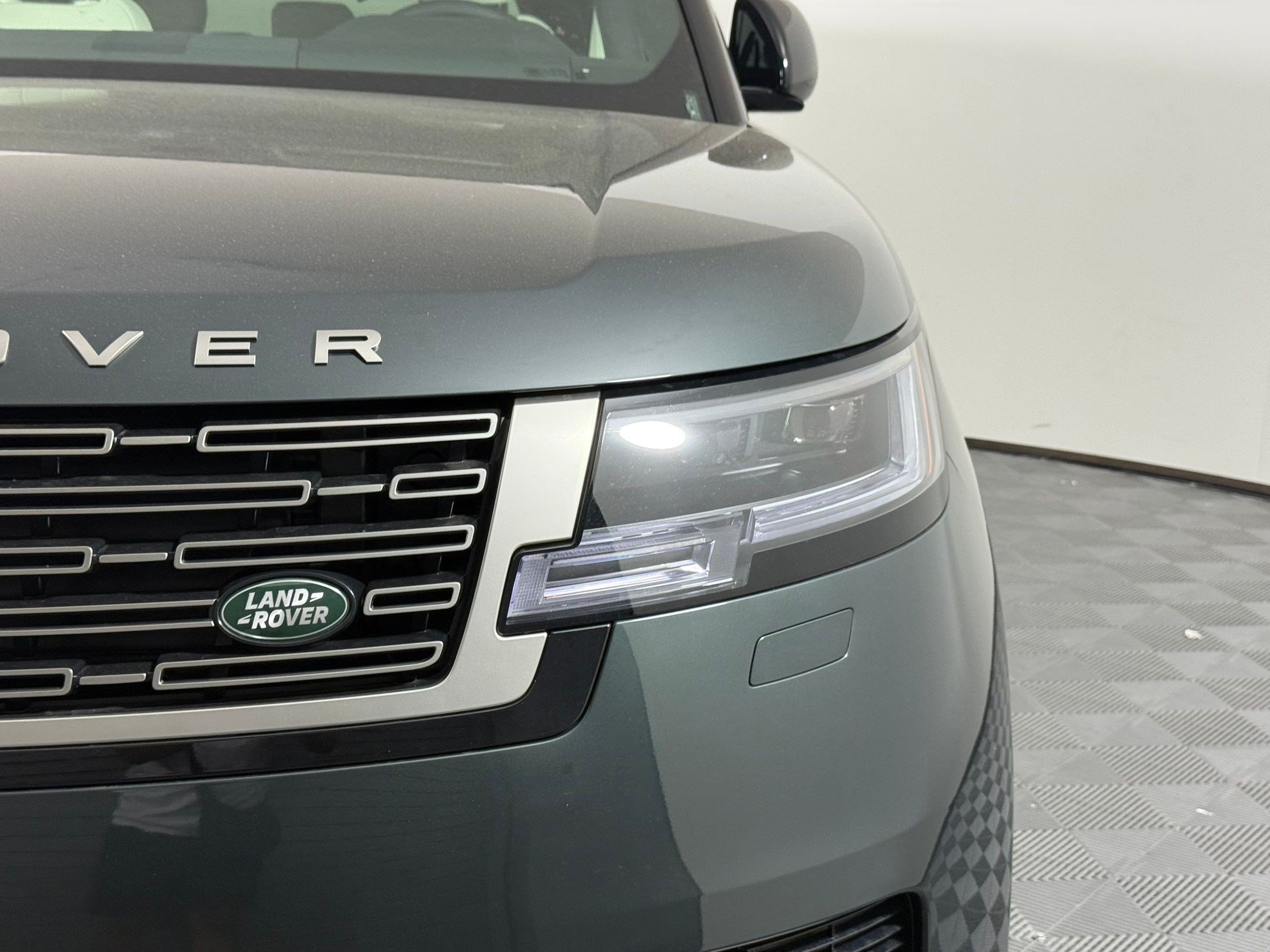 New 2026 Land Rover Range Rover Long Wheelbase SE AWD/4WD image 12