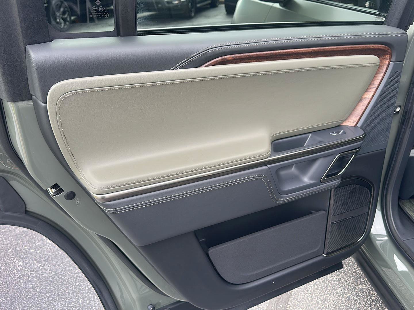 Used 2022 Rivian R1S Launch Edition AWD/4WD image 26