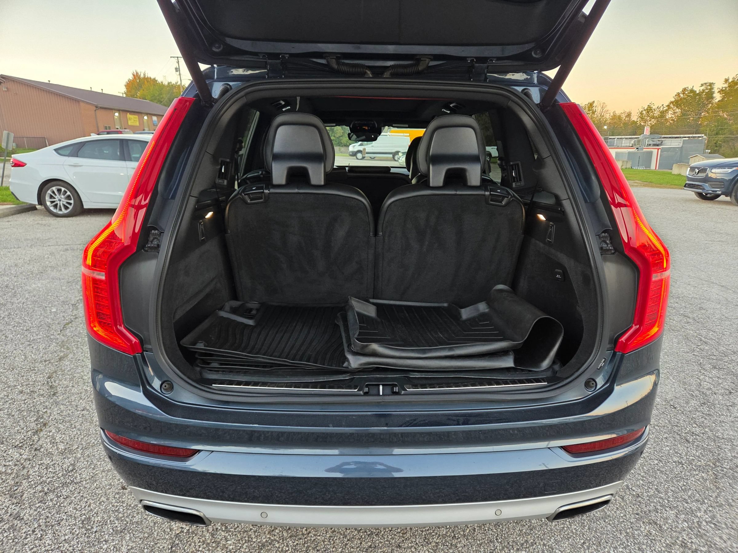 Used 2020 Volvo XC90 T5 Momentum w/ Protection Package AWD/4WD image 16