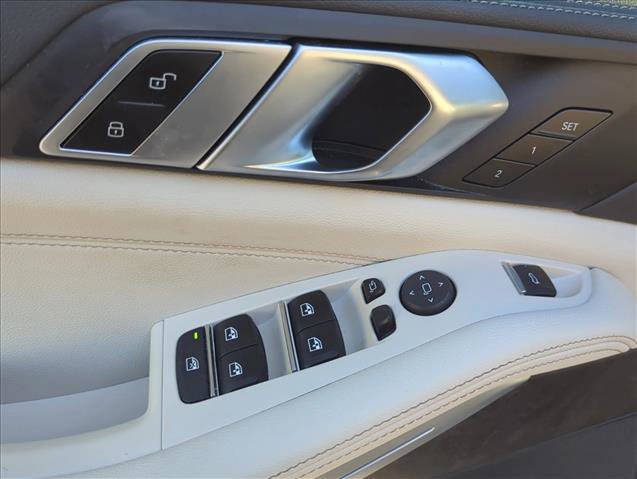 Used 2022 BMW X5 xDrive40i w/ Premium Package image 11