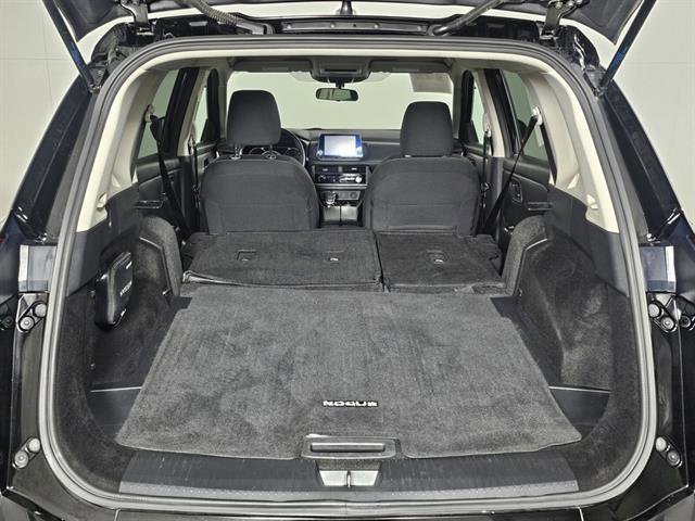 Used 2024 Nissan Rogue S image 19