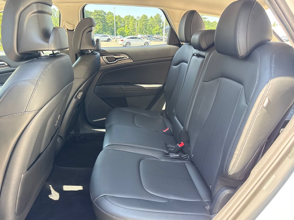 Used 2026 Kia Sportage EX w/ EX Panorama Roof Package FWD image 32