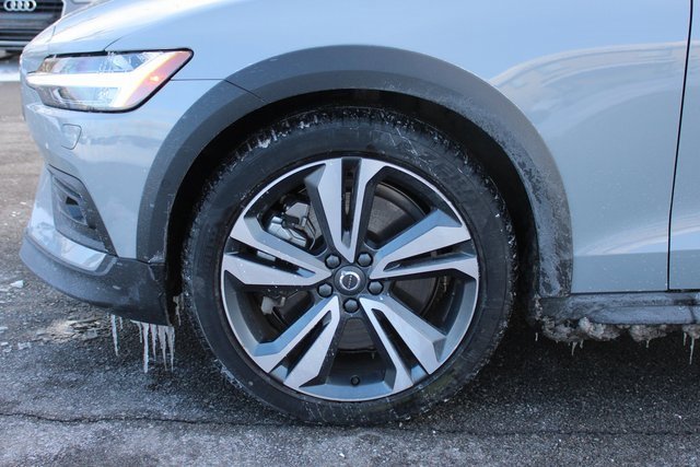Used 2025 Volvo V60 B5 Cross Country Plus image 36