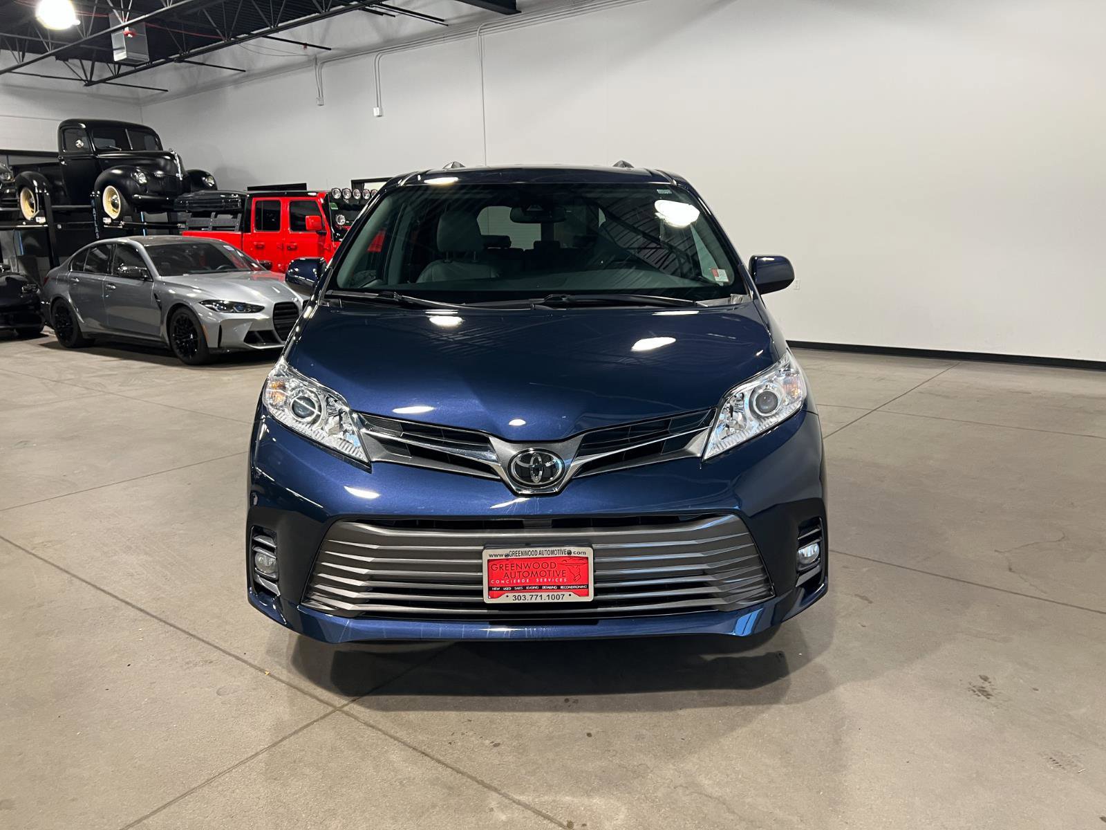Used 2018 Toyota Sienna XLE w/ XLE Navigation Package image 8