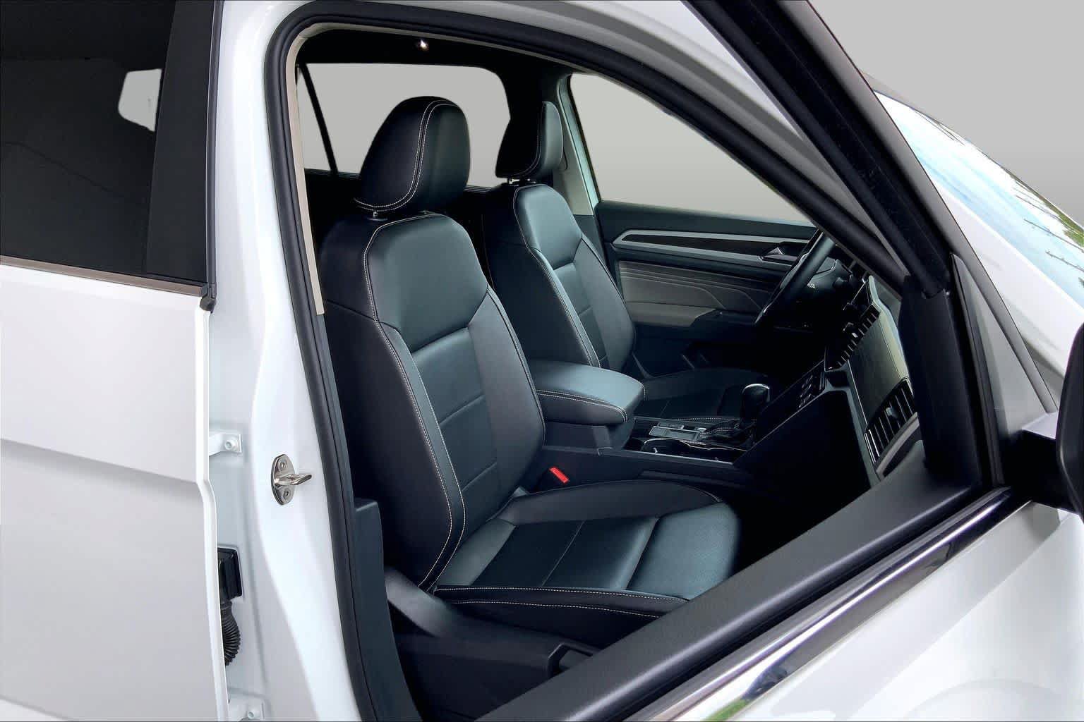 Used 2023 Volkswagen Atlas SE w/ Panoramic Sunroof Package FWD image 9