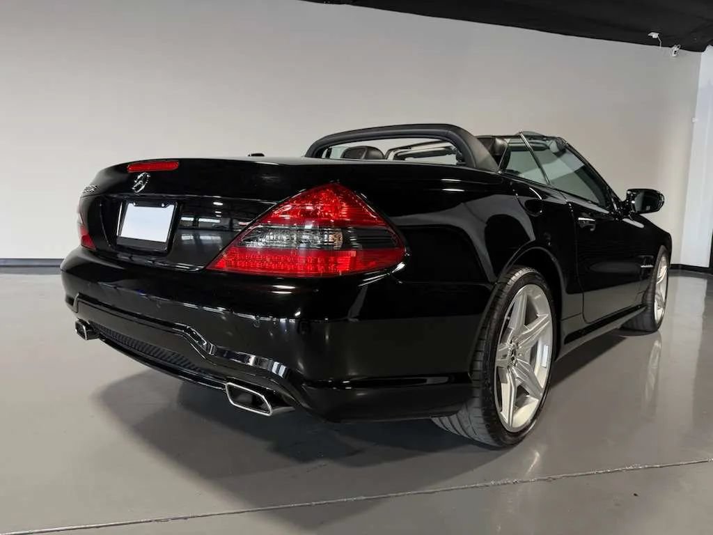 Used 2011 Mercedes-Benz SL 550 w/ Premium I Pkg image 4