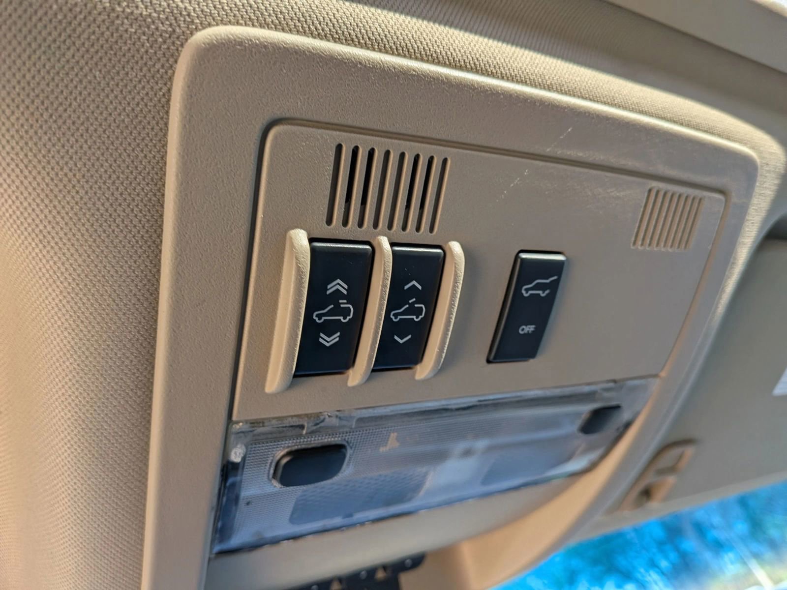 Used 2011 Cadillac Escalade Premium image 47