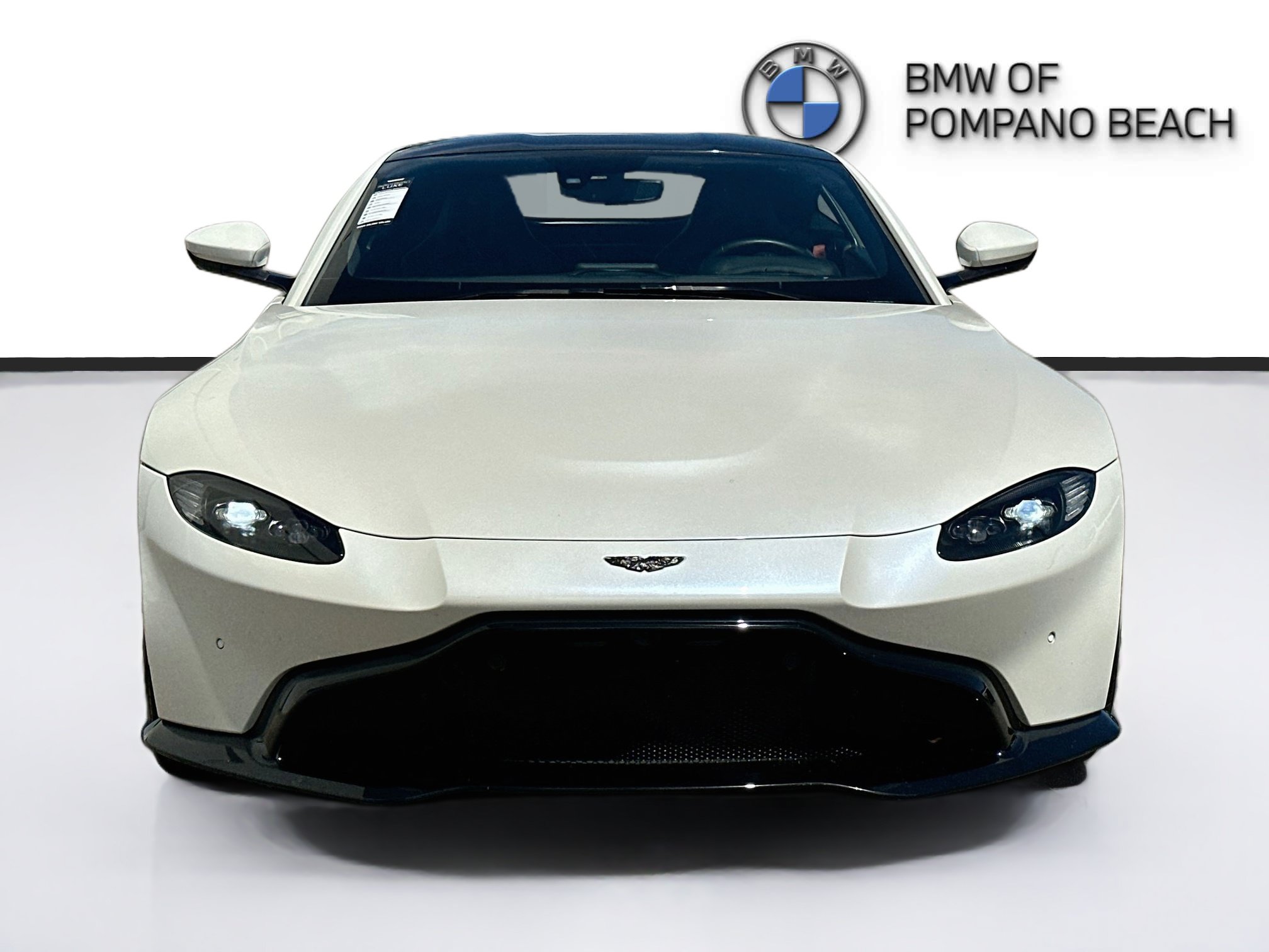 Used 2019 Aston Martin V8 Vantage Coupe RWD image 2