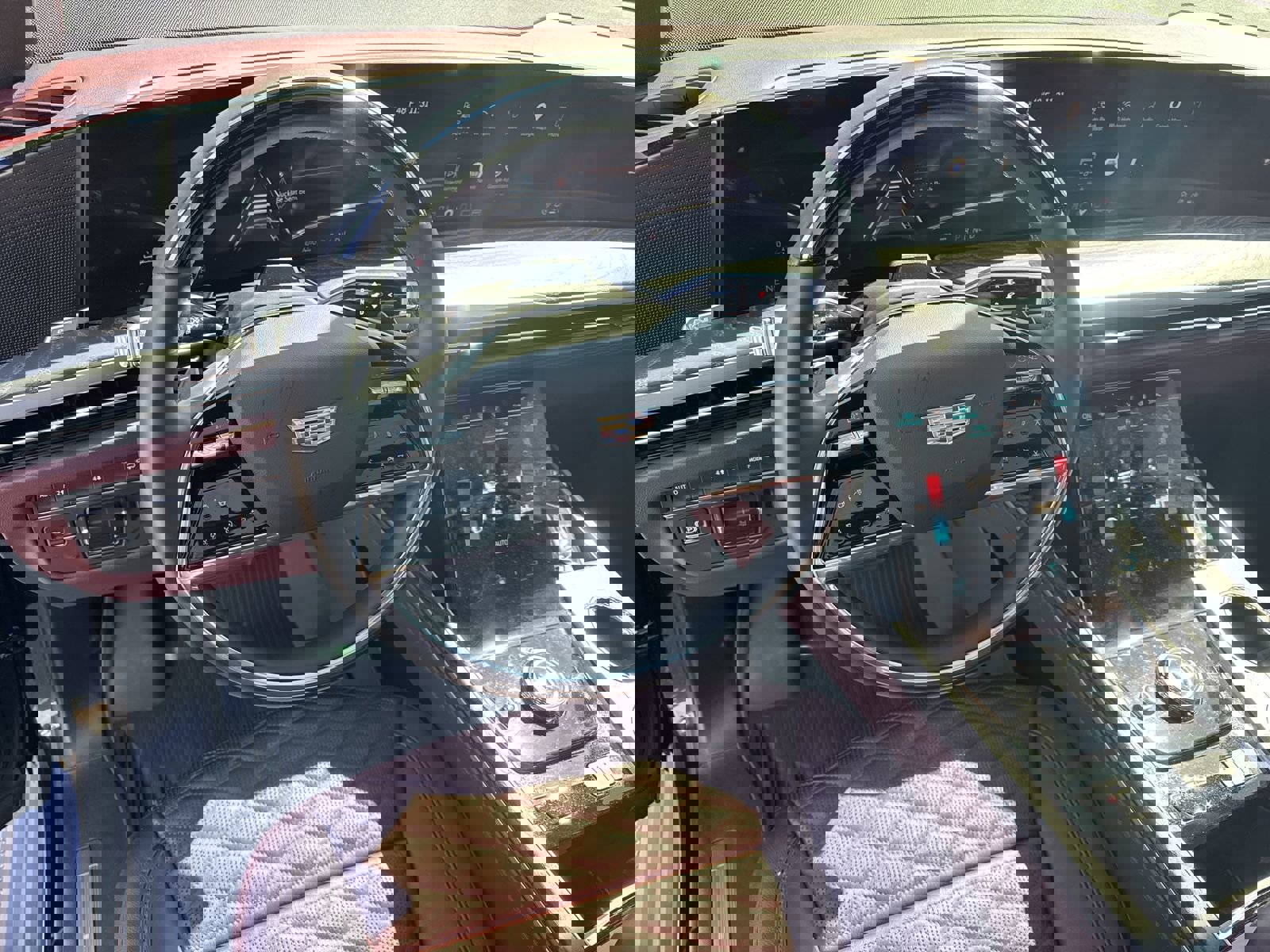 Used 2025 Cadillac Escalade Premium Luxury w/ Touring Package image 18