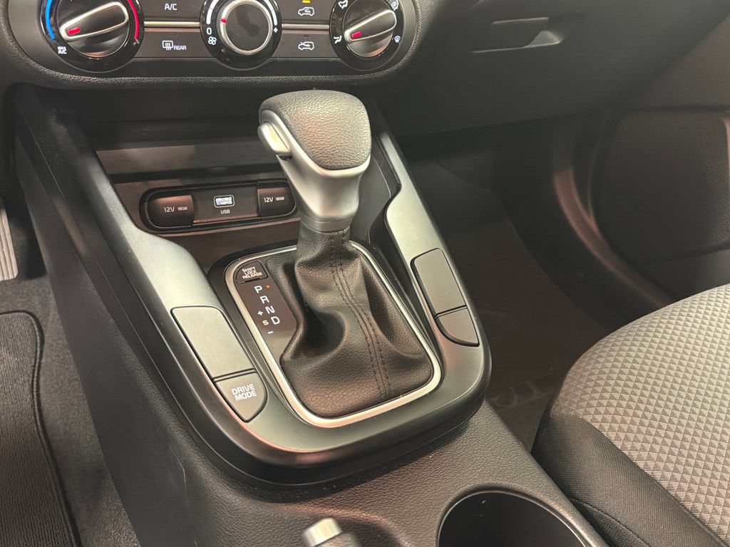 Used 2025 Kia Soul LX w/ LX Technology Package FWD image 36