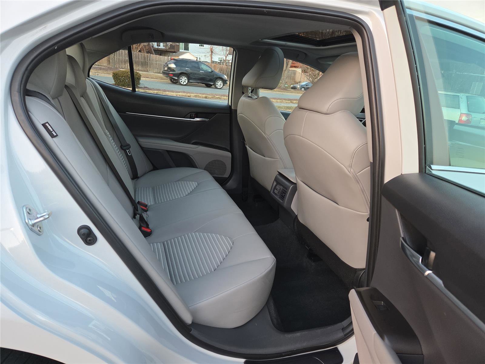 Used 2023 Toyota Camry SE image 32