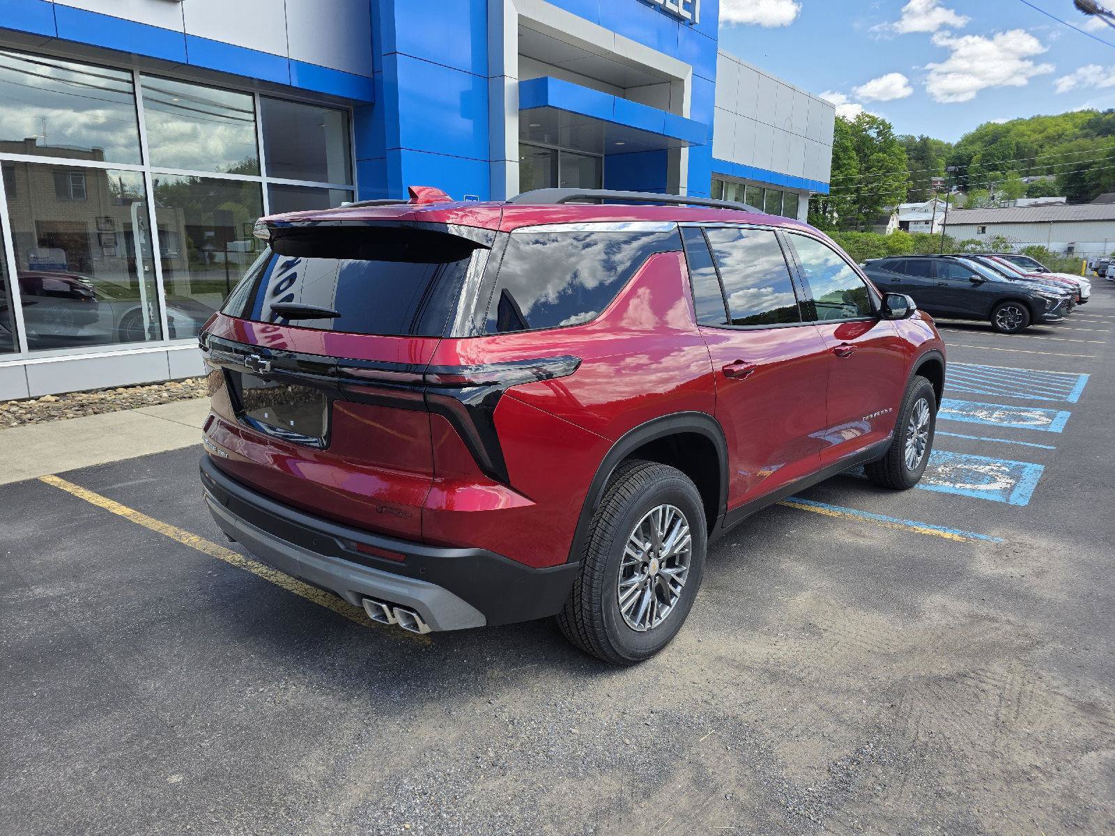 New 2026 Chevrolet Traverse LT w/ LPO, Floor Liner Package AWD/4WD image 7