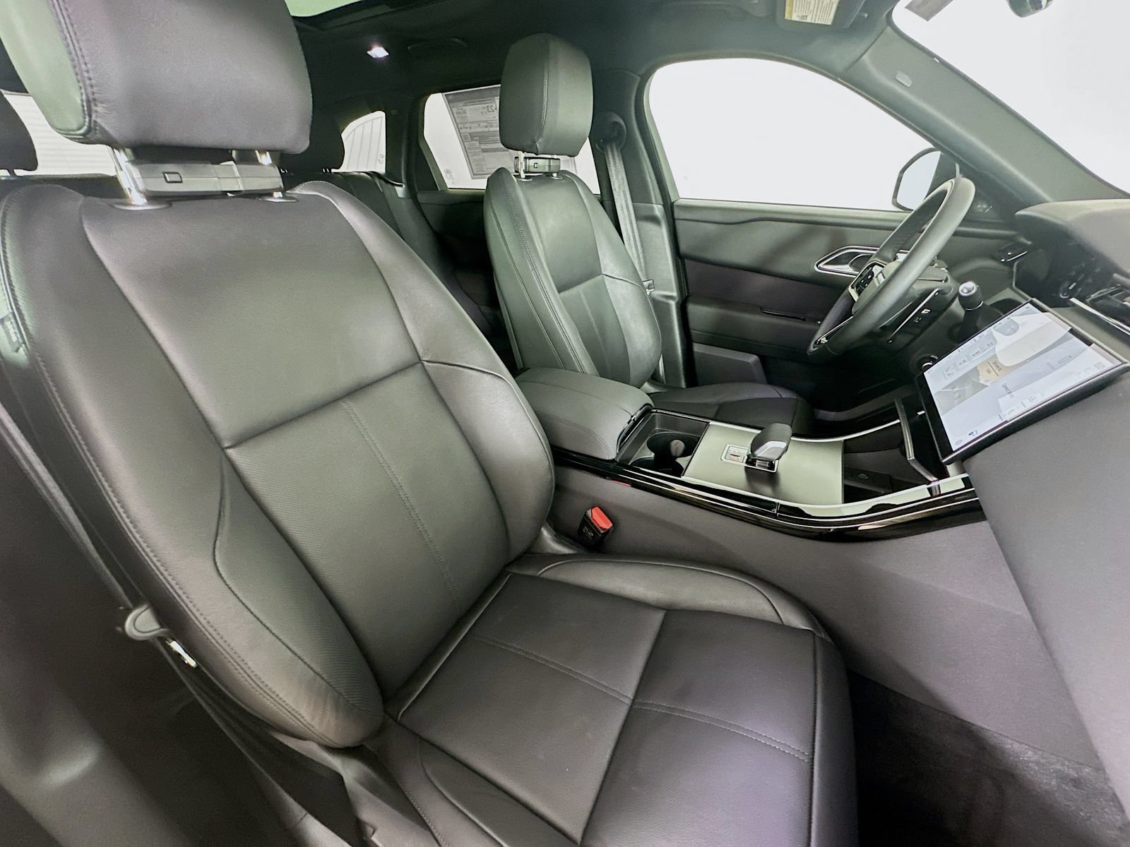 New 2026 Land Rover Range Rover Velar Dynamic SE AWD/4WD image 48