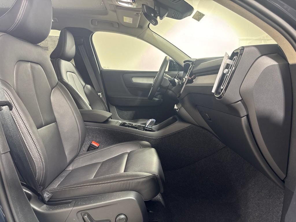New 2026 Volvo XC40 B5 Plus w/ Climate Package AWD/4WD image 28