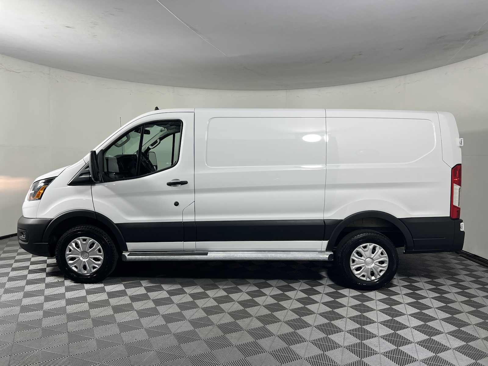 Used 2025 Ford Transit 250 Low Roof w/ Exterior Upgrade Package RWD image 4