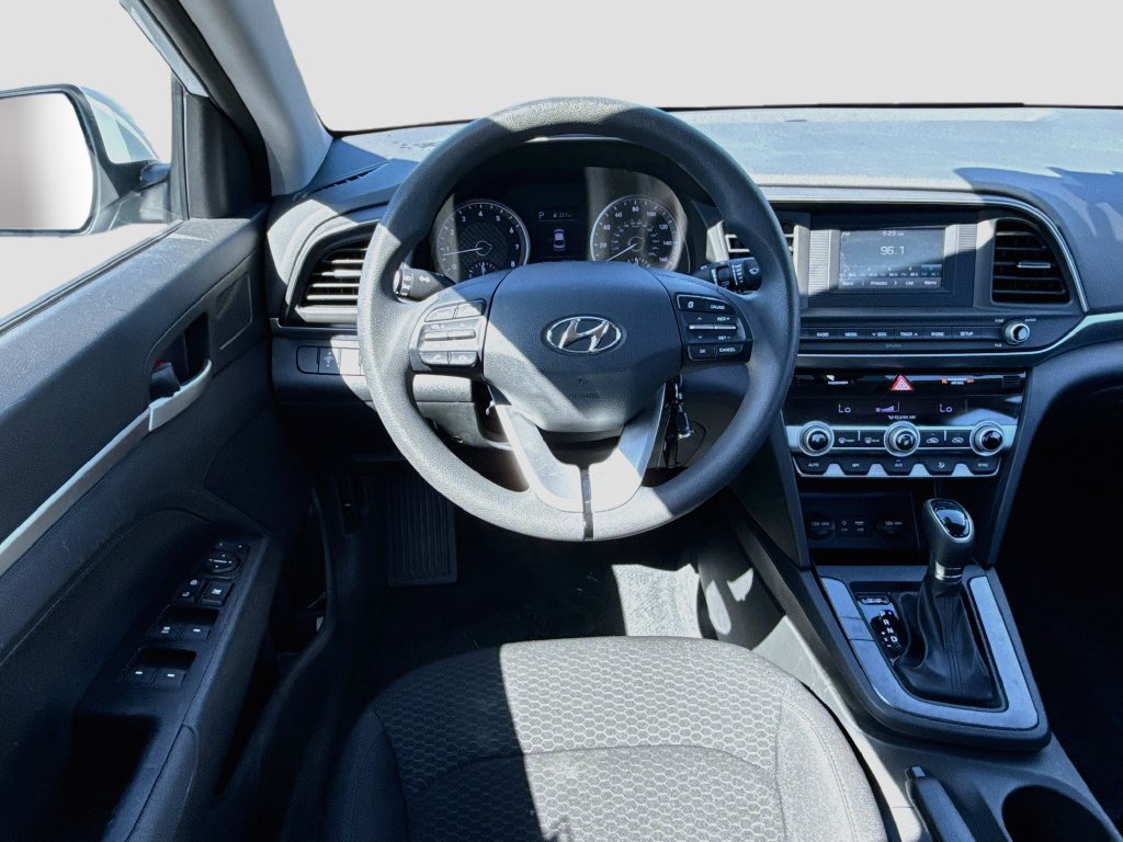 Used 2020 Hyundai Elantra SE w/ Cargo Package (C1) FWD image 15