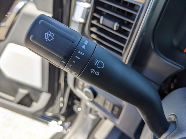 Used 2025 Ford F450 Platinum w/ FX4 Off-Road Package image 29