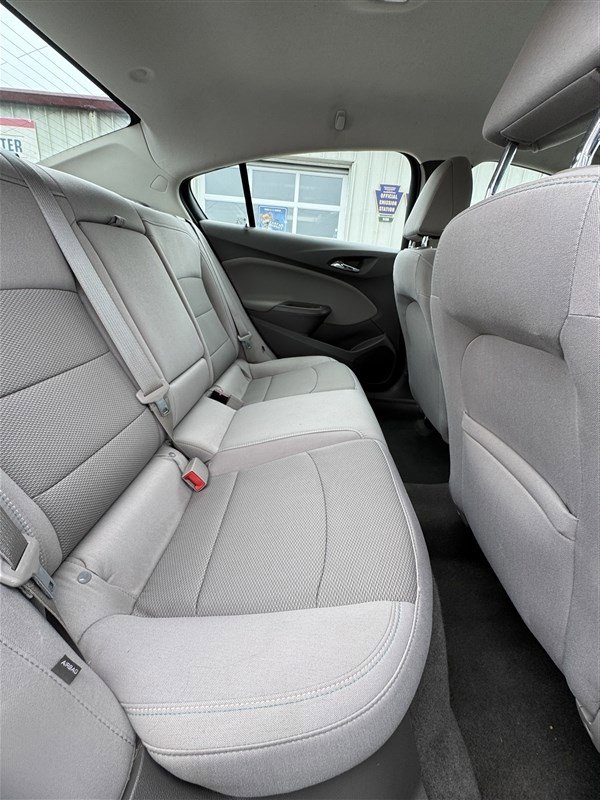 Used 2017 Chevrolet Cruze LT w/ Convenience Package image 13