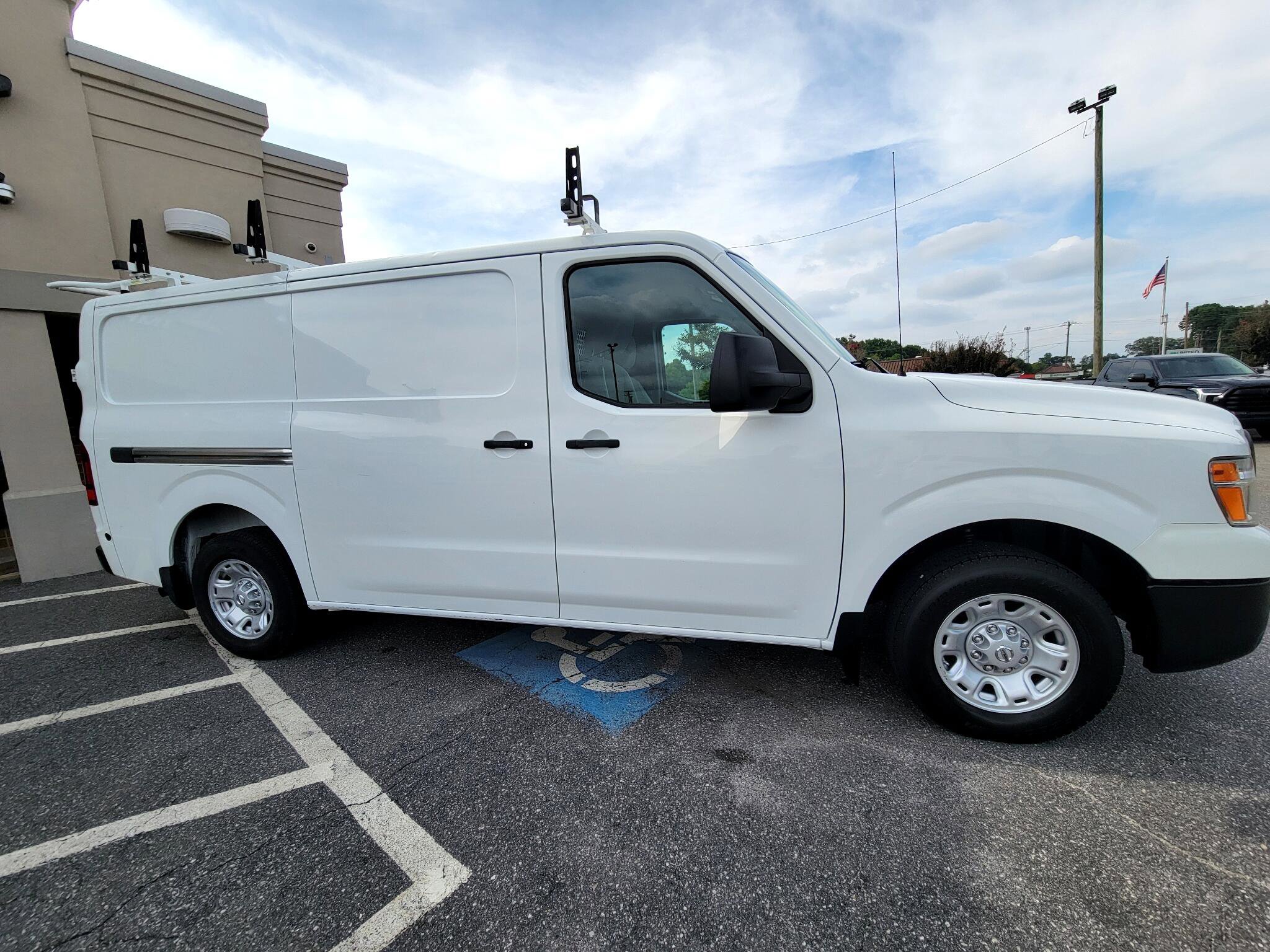 Used 2020 Nissan NV 2500 SV image 19