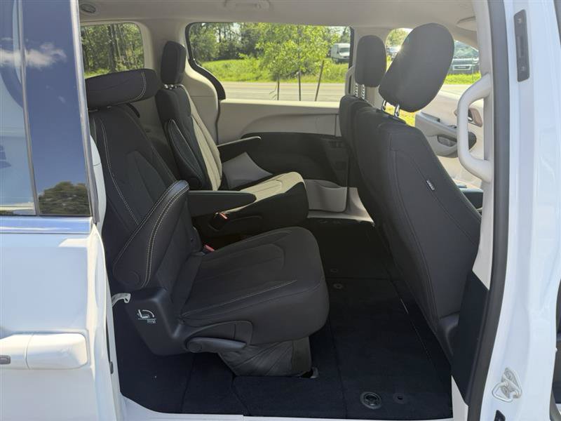 Used 2024 Chrysler Voyager LX FWD image 11