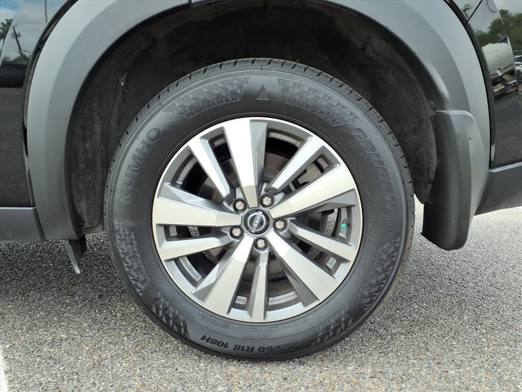 Used 2023 Nissan Pathfinder SL w/ Black Appearance Package image 19