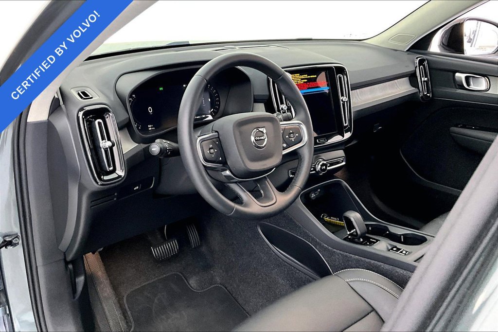 Used 2026 Volvo XC40 B4 Core w/ Climate Package FWD image 15