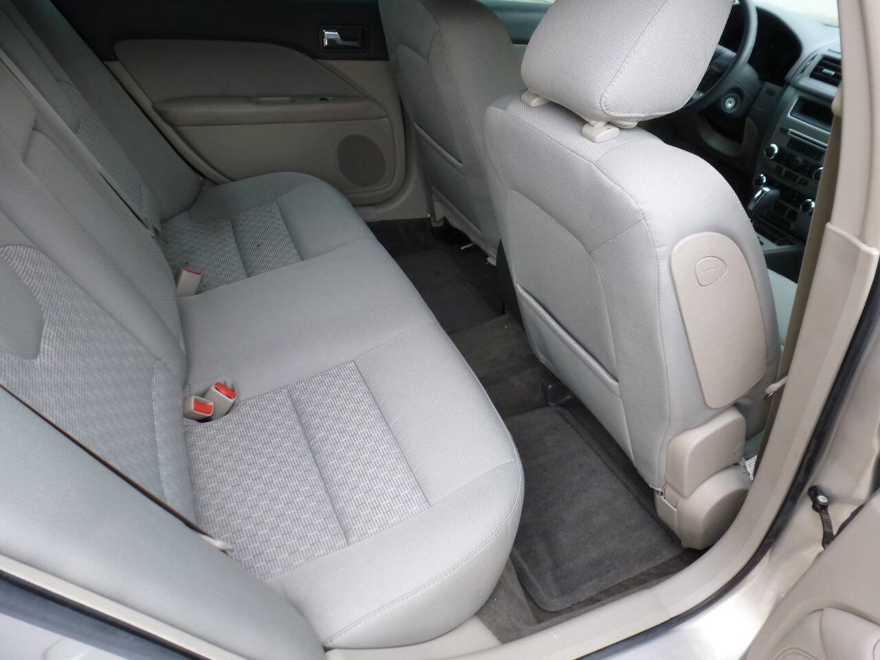 Used 2010 Ford Fusion SE FWD image 12