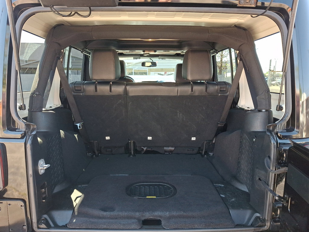Used 2018 Jeep Wrangler Unlimited Sahara AWD/4WD image 16