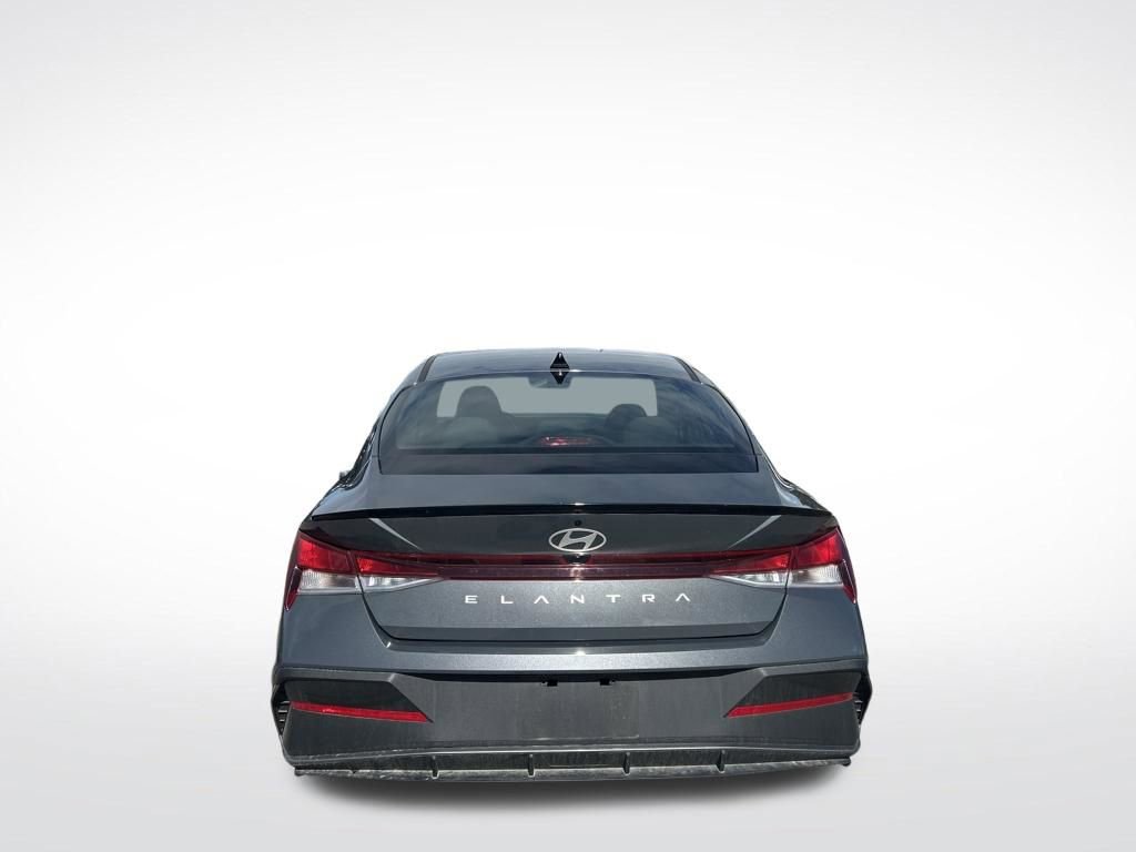Used 2025 Hyundai Elantra Sport image 6