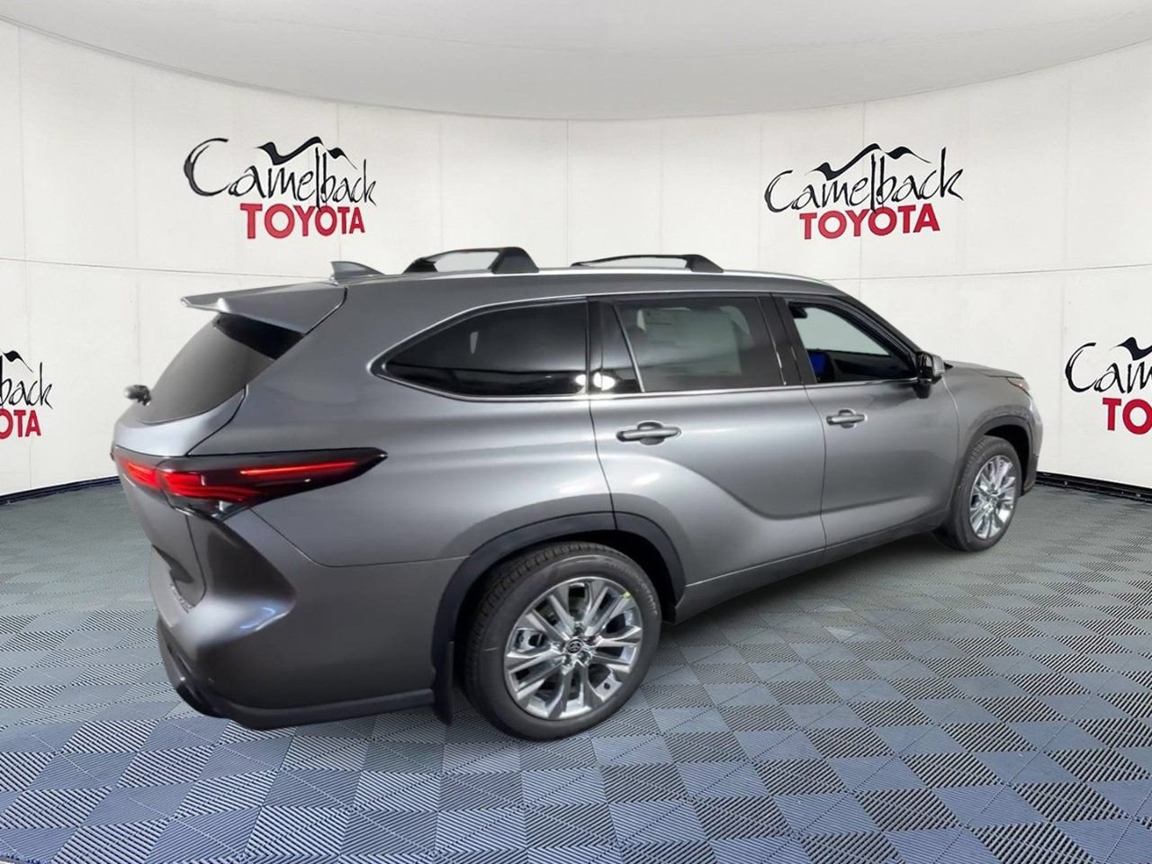 New 2026 Toyota Highlander Limited AWD/4WD image 2