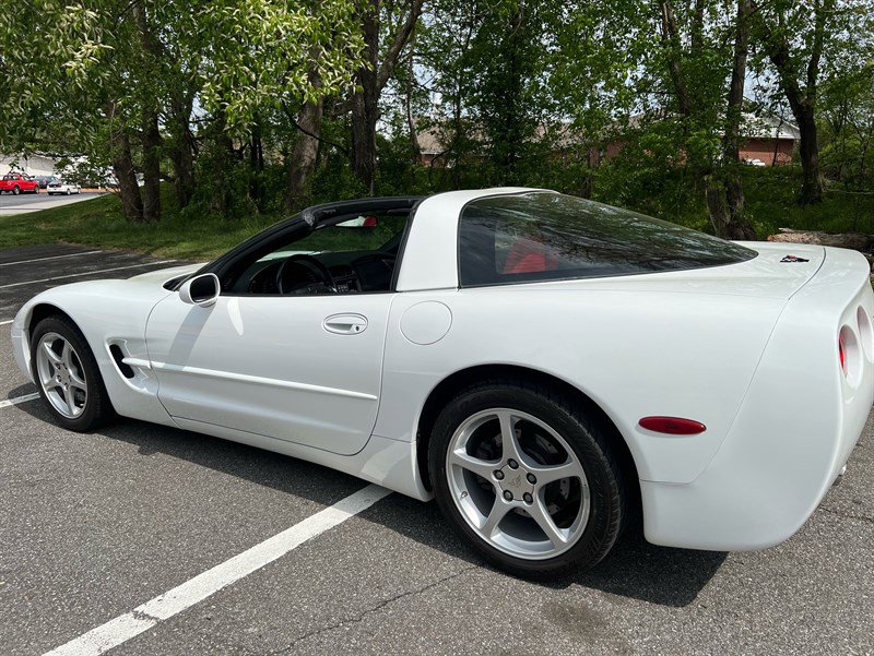Used 2000 Chevrolet Corvette Coupe w/ Roof Pkg RWD image 58