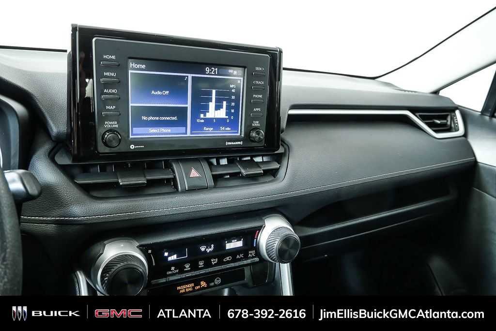 Used 2021 Toyota RAV4 LE image 12