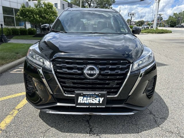 Used 2024 Nissan Kicks SR w/ SR Premium Package image 3