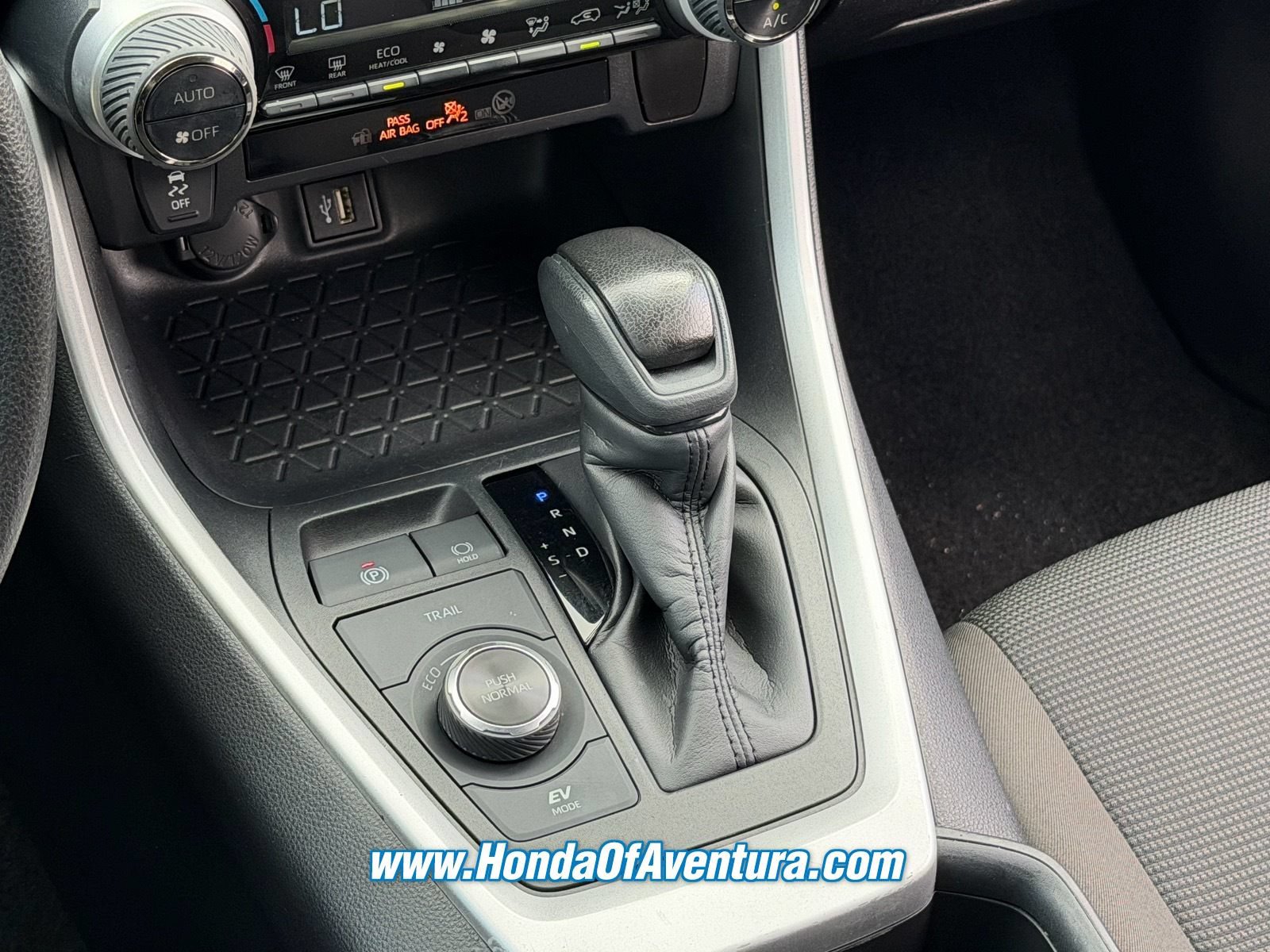 Used 2024 Toyota RAV4 LE AWD/4WD image 22