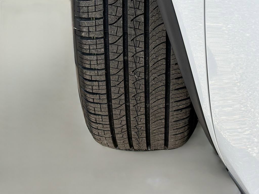 Used 2020 Land Rover Discovery Sport SE image 43