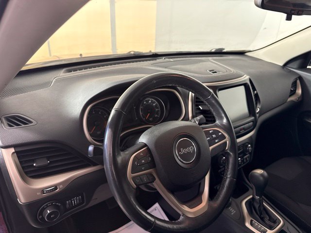 Used 2015 Jeep Cherokee Latitude w/ Cold Weather Group AWD/4WD image 18