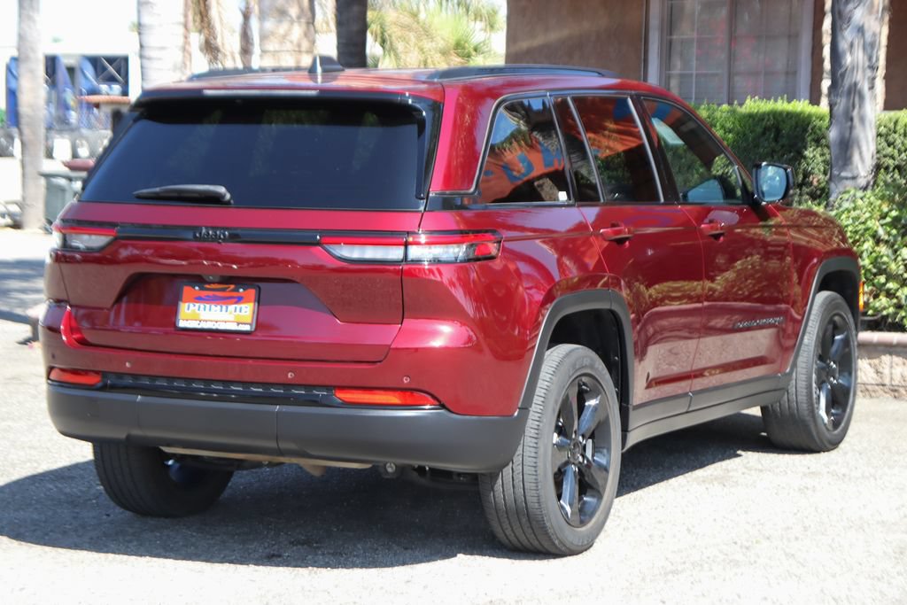 Used 2024 Jeep Grand Cherokee Altitude RWD image 10