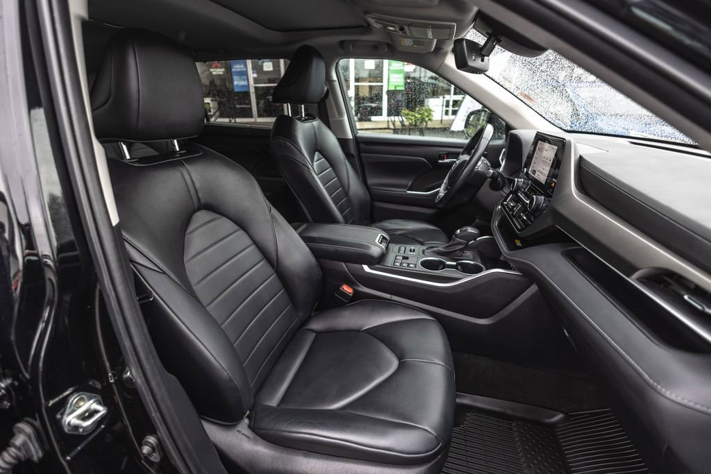 Used 2023 Toyota Highlander XLE image 31