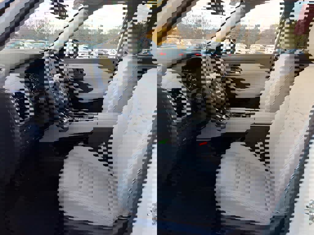 Certified 2023 Nissan Rogue SL w/ SL Premium Package image 11