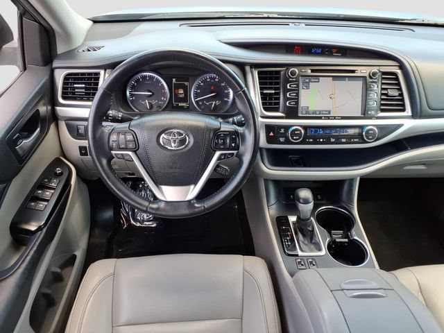 Used 2017 Toyota Highlander XLE AWD/4WD image 17